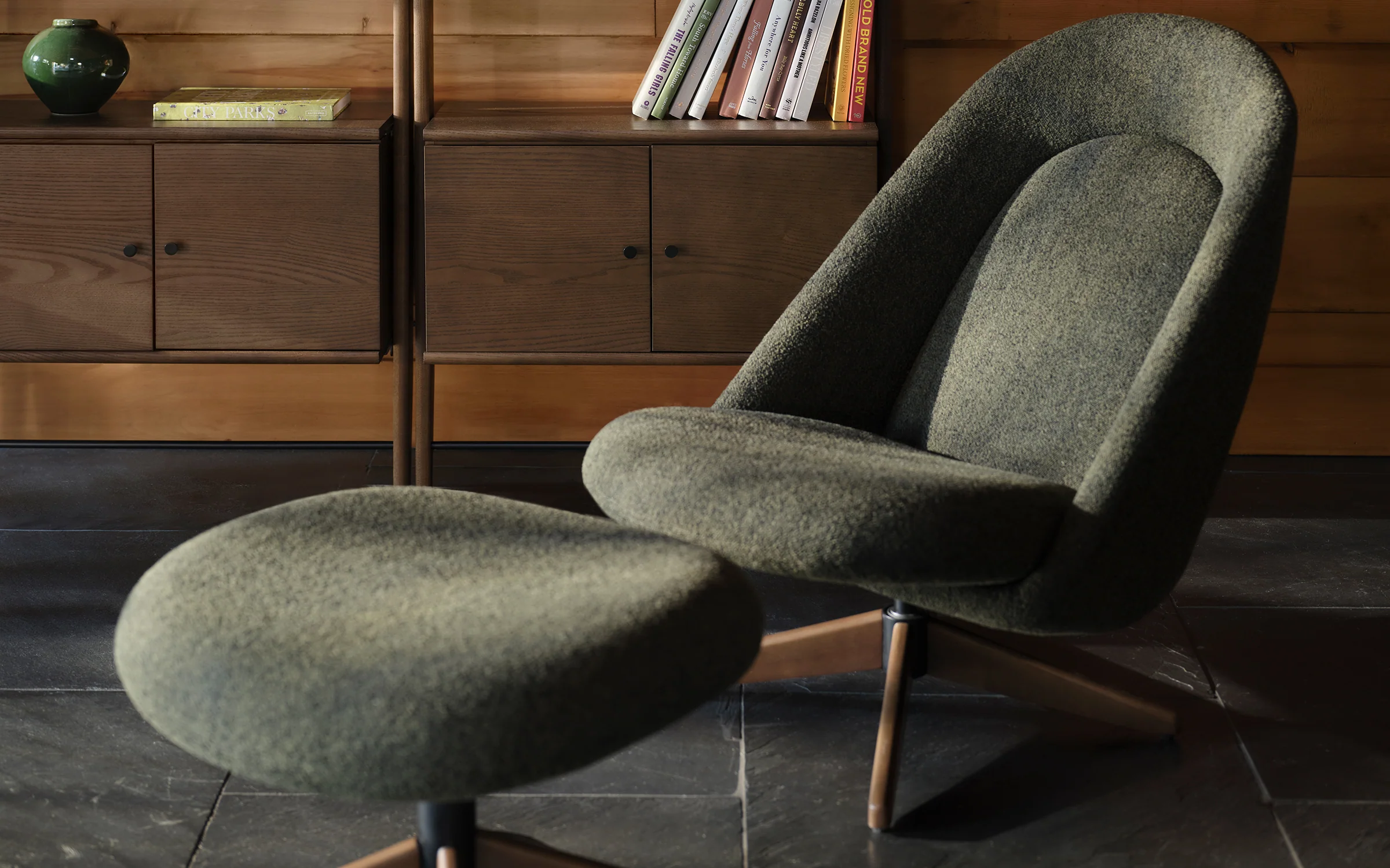 Airmail Chair with Ottoman